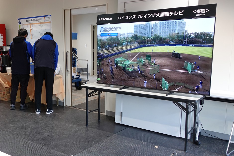 食堂75型テレビ設置
