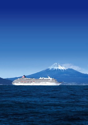 富士山と飛鳥II　撮影：中村 武弘