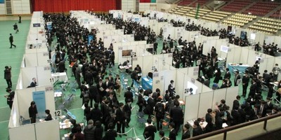 平成30年（2018年）の「理工系院生・学生のためのオール近大☆業界研究フェア」の様子