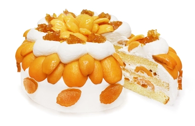 カフェコムサは毎月22日がショートケーキの日！4月は本州初上陸のフルーツ「高倉びわ」を使用した限定デザイン