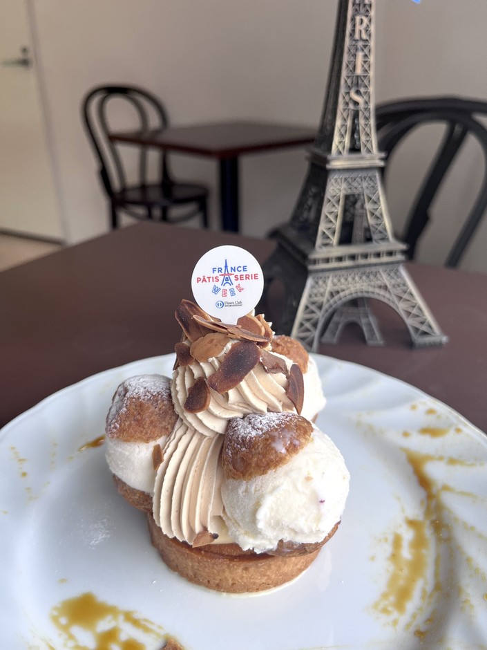 「Patisserie il de Petite feve」の「グラスデセールのサントノーレ」デセール 880円