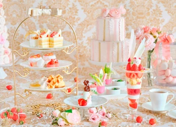 【横浜】10層の贅沢「いちごパフェ」＆キュートな「プリンセスドレスケーキ」付のストロベリー・アフタヌーンティーを限定販売