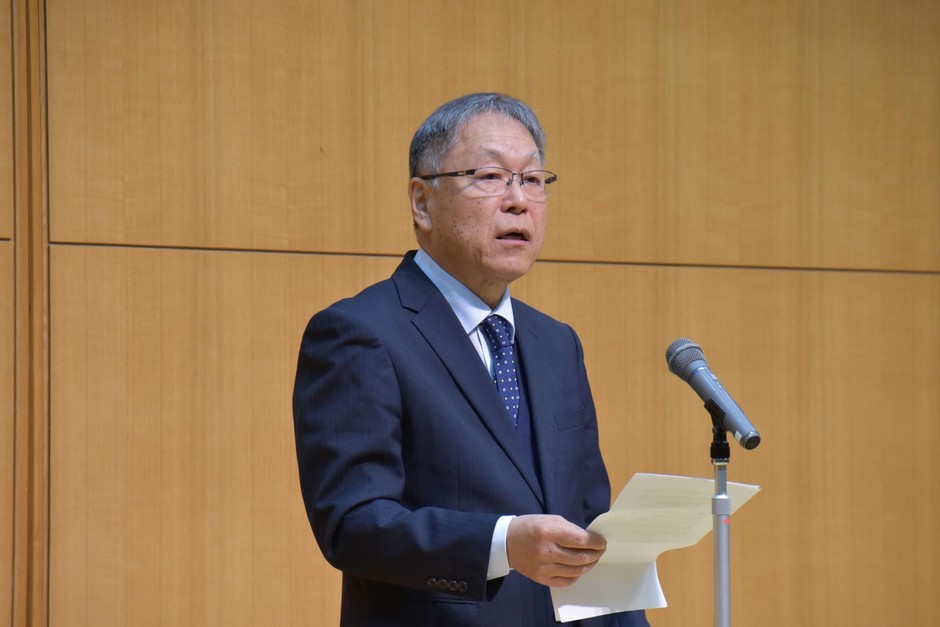 祝辞を述べる野口学長