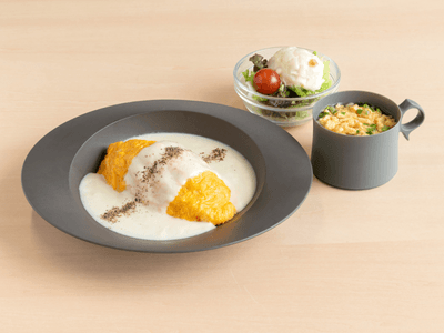 クリームソースオムライス 1,680円（ファームレストラン）
