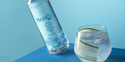 ギリシャ・ヒオス島の天然炭酸水「Mastiqua（マスティクア）」再登場。心とからだを整える、新しい選択肢。