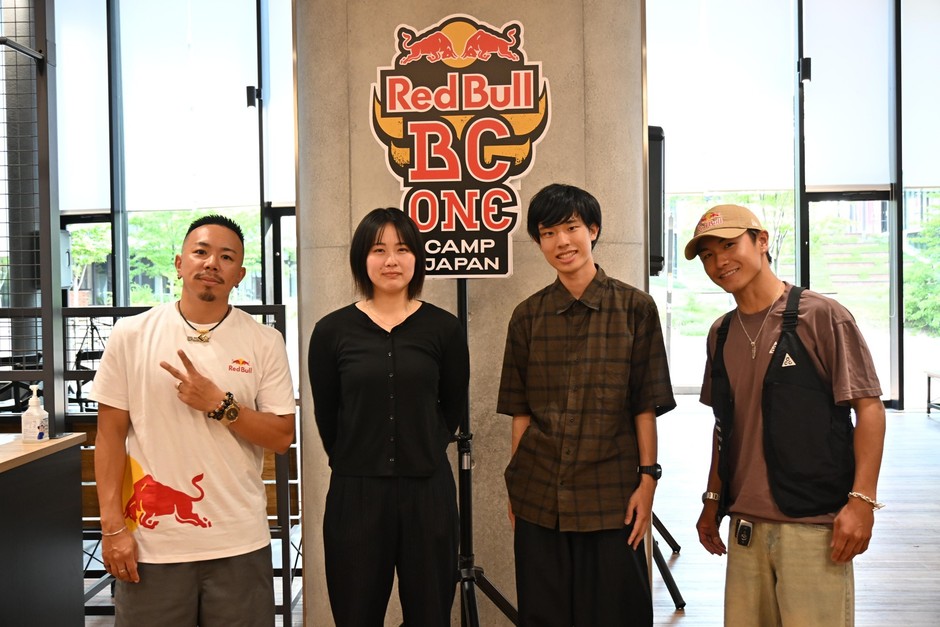 企画運営を担当した学生らとTaisukeさん、Shigekixさん