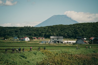 羊蹄山を望む