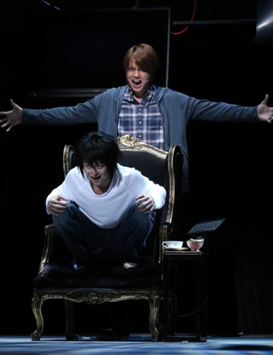 「デスノート THE MUSICAL 浦井健治×小池徹平」©大場つぐみ・小畑健／集英社