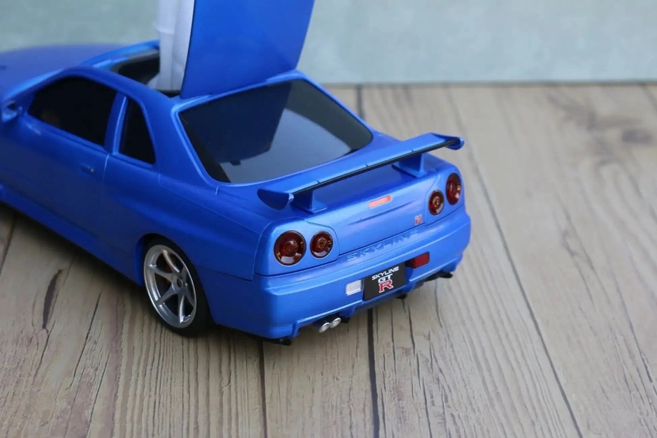 日産スカイライン GT-R (BNR34) 型のウェットティッシュケース