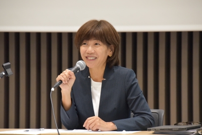質問に答える高橋さん