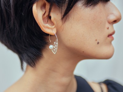 フィレンツェ彫り　蜂の巣ピアス　242,000円