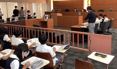 令和7年（2025年）10月に開催した「模擬裁判」の様子