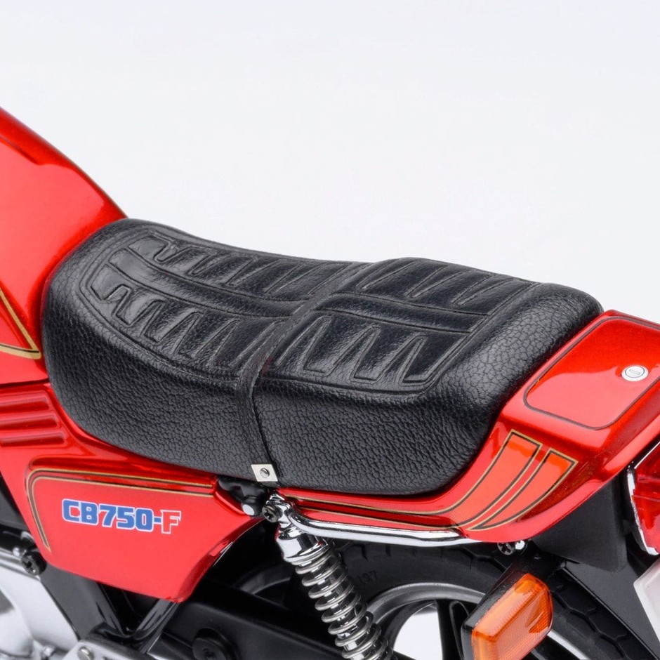 AUTOart 1/12スケール ホンダ CB750F 「バリバリ伝説」 (「巨摩 郡」 ヘルメット付属)
