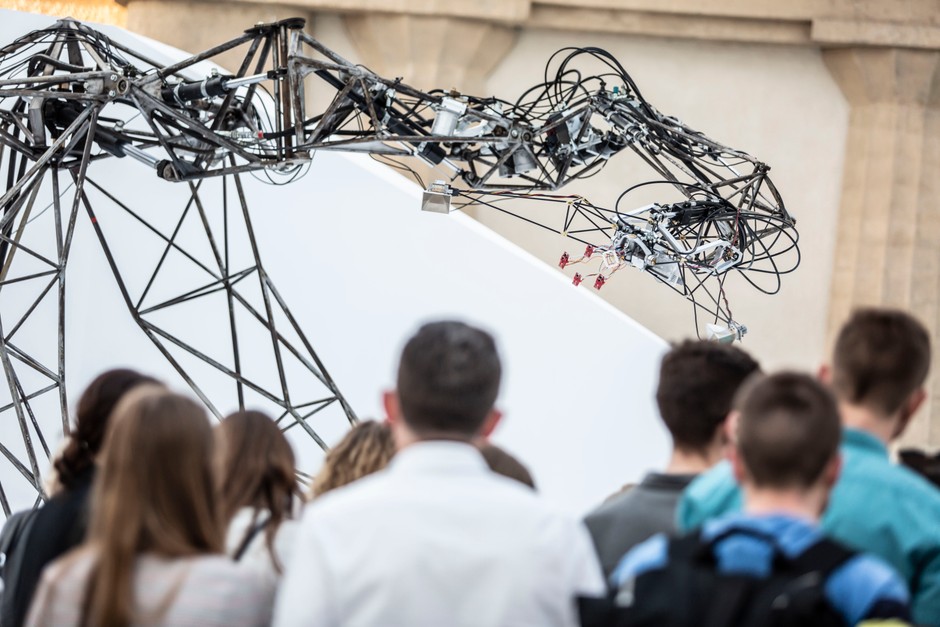 Edward Ihnatowicz, Senster Photo by Natalia Kabanow. Courtesy of WRO 2019 / WRO Art Center