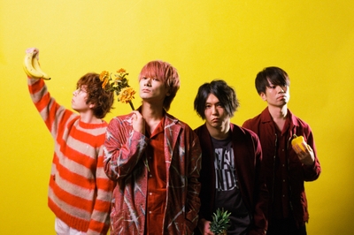 THE KEBABS（ヨミ：ザ・ケバブス）新井弘毅　佐々木亮介　田淵智也　鈴木浩之（左→右）