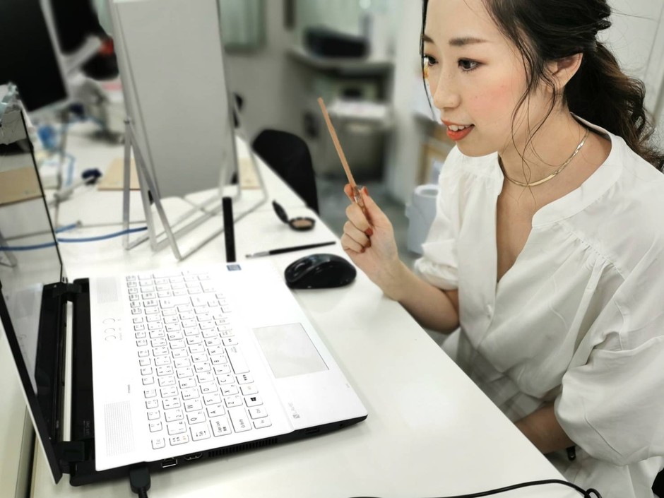 ヘアメイクアーティストが似合う眉をレクチャー