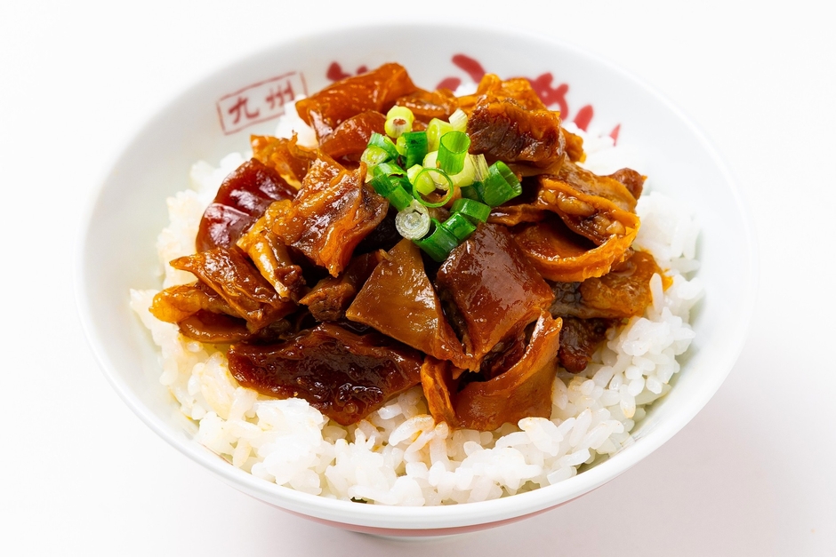       牛すじ丼　標準価格：580円（税込）