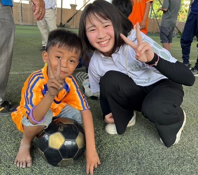 子どもたちと一緒にニッコリ記念撮影