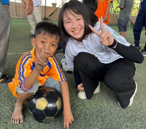 子どもたちと一緒にニッコリ記念撮影
