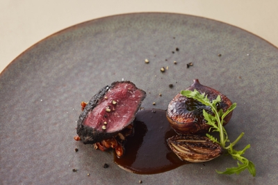 ▲肉料理「南あわじ産 鹿肉の薪火焼き 無花果とマルサラ」