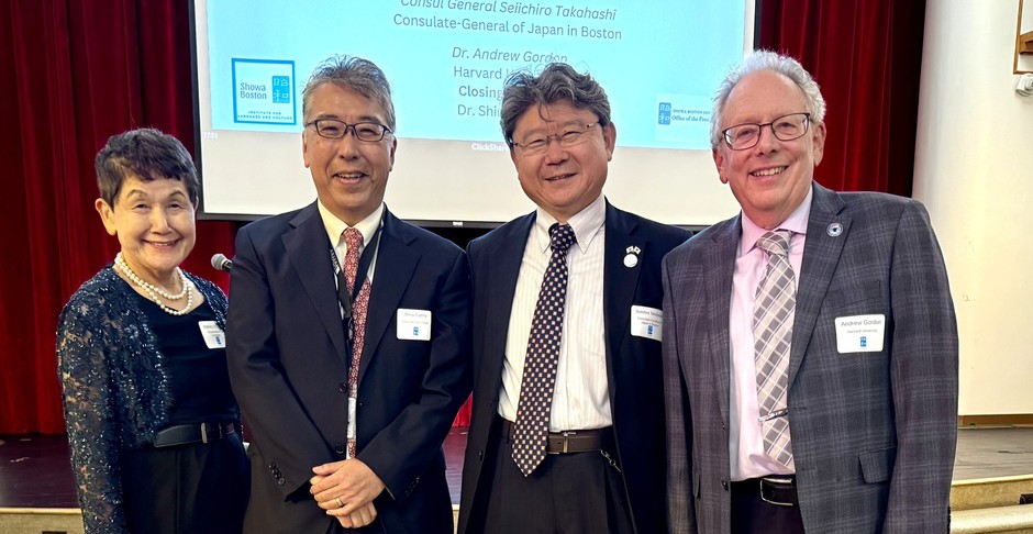 左から、坂東眞理子総長、藤平新学長、髙橋誠一郎ボストン総領事、アンドリュー・ゴードン教授