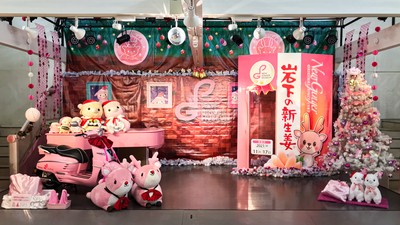 クリスマスデコレーションのイベントステージ