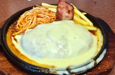 【50周年記念でチーズ50％増量】背徳のやりすぎチーズハンバーグを名古屋⽼舗ハローキッドが限定発売