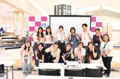 イベントを企画・運営した髙橋ゼミと人間学部の有志学生