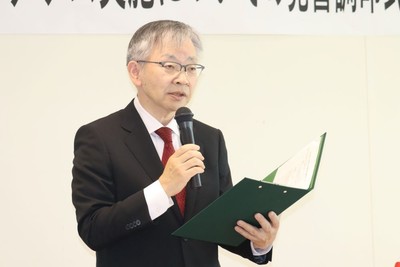 「岡山が半導体産業の国際拠点となるのを願っている」と話す平野学長
