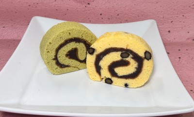 精華ロール（左）、黒豆ロール（右）