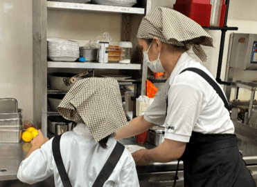 子ども職場体験／コメダ珈琲店泡瀬店(1)