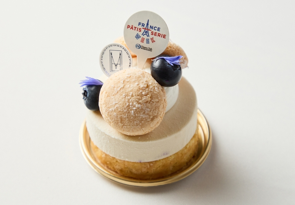 「LE MUSEE DE H KANAZAWA」の能登食材「ブルーベリー、珠洲の塩、 卵、能登ワイン」を使った「シャルロットパルマ」