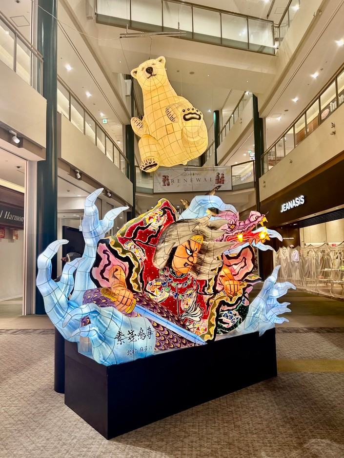 松屋銀座のディスプレイで使用した青森ねぶた師の北村麻子さんの作品をリユースして展示(2023年8月)