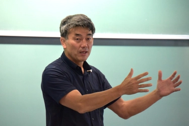 【名城大学】ラグビー元日本代表で経済学部の小泉和也准教授が薬学部でスポーツについて講義