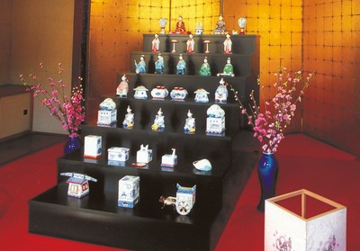 渓山窯製 磁器製ミニ雛人形七段飾り