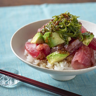 めんつゆまぐろアボカド丼（すだち鰹めんつゆ使用）