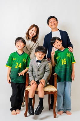 家族みんなでセルフフォトを楽しまれている様子