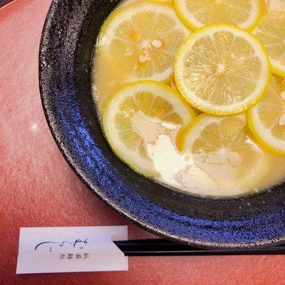 SNS映え　檸檬ラーメン