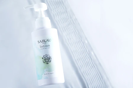 スキンケアブランド SAIKAU が、ジェンダーフリーなスキンケアアイテムを発信！ 洗顔から保湿までを一本で叶える『催花雨ローション』（10/20一般販売開始）でスキンケアの間口を広げたい。