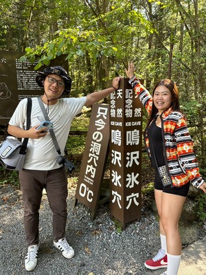 (鳴沢氷穴入口、秋なのに0℃!)