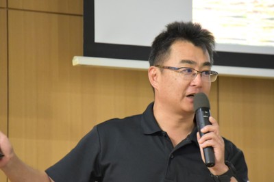 講義する平野さん