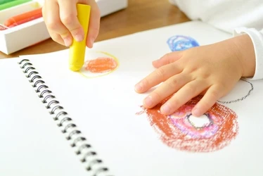 「危ない！」「ダメ！」が子どもの好奇心を奪う？　4〜5歳までの子育てで大切なのは「教える」より「見守る」こと