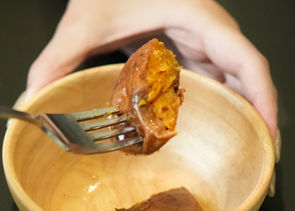 本格的な炭火焼きの安納芋 365円(税込)