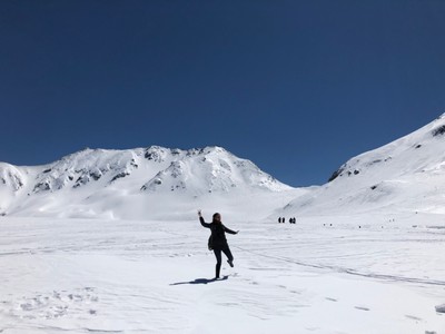 美しい雪原が広がる室堂平