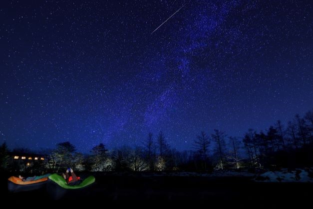 【みのむしスターウオッチング】木の枝のコートを纏うミノムシのように、シュラフで癒しの星空観賞や月光浴が愉しめます