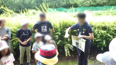 ムササビの生態を身ぶり手ぶりでお伝えしています（過去開催の様子）