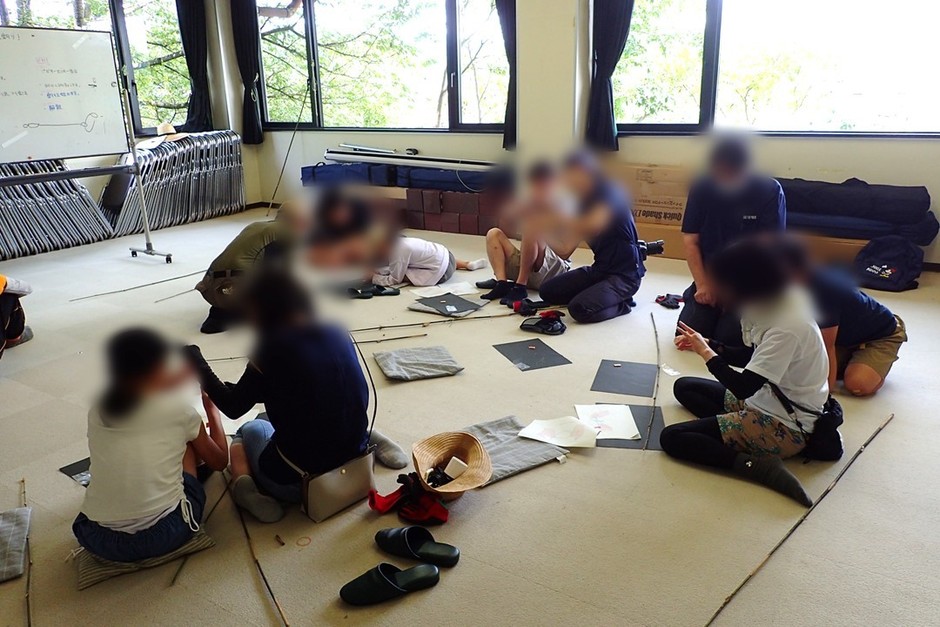 午前中は釣り竿作り