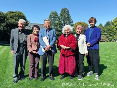 ＜14時の回出演者＞左から佐藤敏夫（⾳響監督）、沢⽥敏⼦、⽻佐間道夫、鈴⽊弘⼦、野村道子（MC）、西尾周祐（ピアノ）