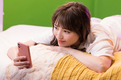 Qoo10「メガ割」新TV-CM『メガ割ナイトルーティン』篇(7)