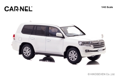 CARNEL 1/43 トヨタ ランドクルーザー AX G selection (URJ202) 2015 White Pearl Crystal Shine：右前